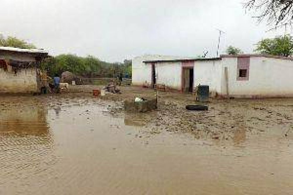 La provincia asiste a las familias afectadas por la tormenta en Robles
