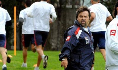 "No siento el respaldo de los dirigentes pero no voy a renunciar, que me echen"