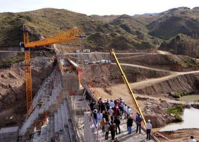 Contin�a grave uno de los obreros heridos en Estancia Grande