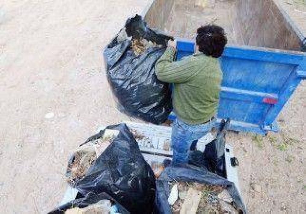 Buscan sanear la vera del r�o Limay 