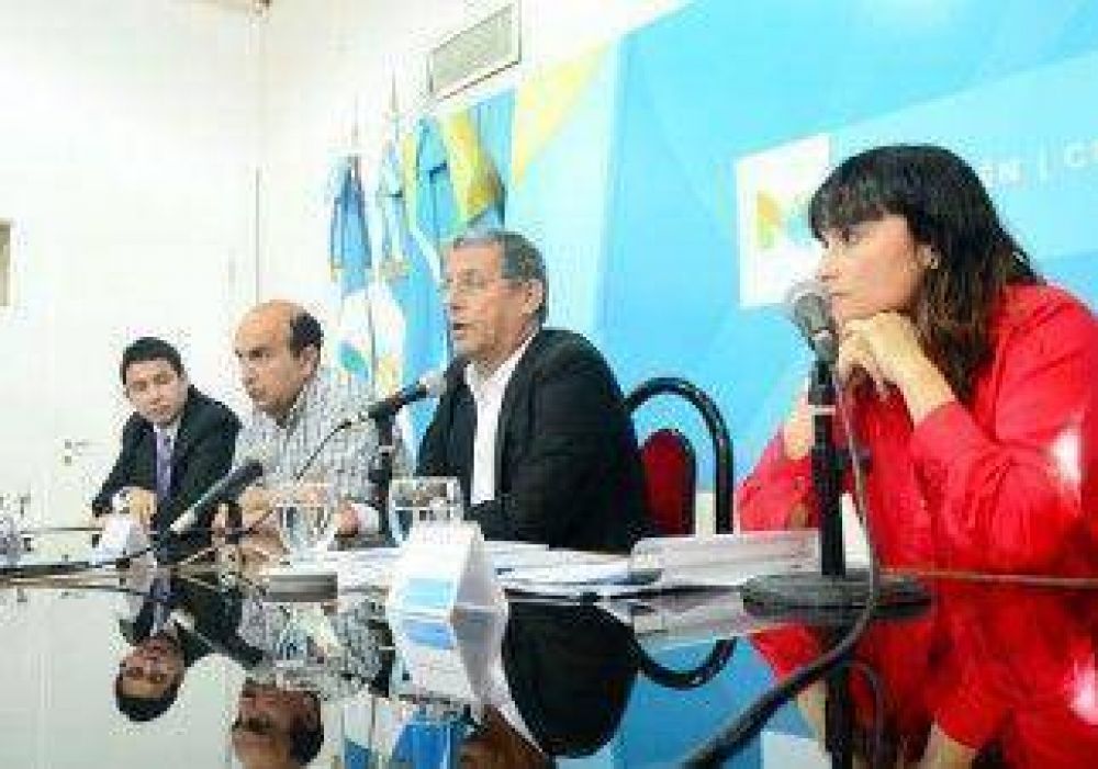 Quiroga lanz� microcr�ditos para emprendimientos laborales de j�venes 