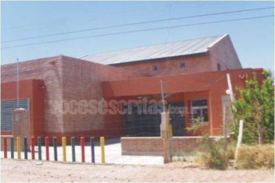 Se manifestan padres y alumnos de la Escuela 128 de Fiambal�