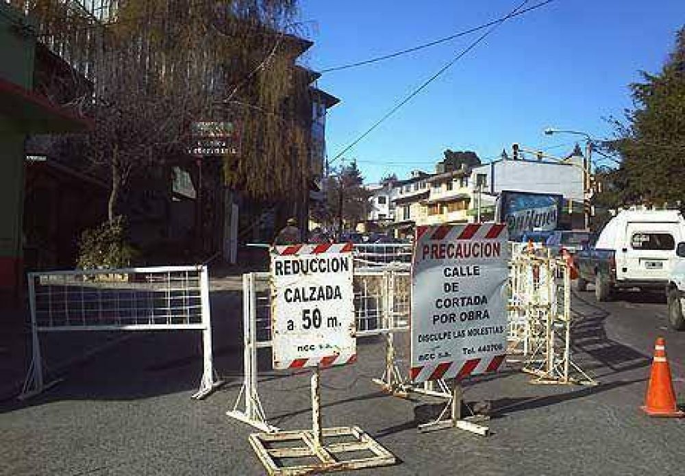 Bacheo y cord�n cuneta, la �nica cara de la obra p�blica en Bariloche