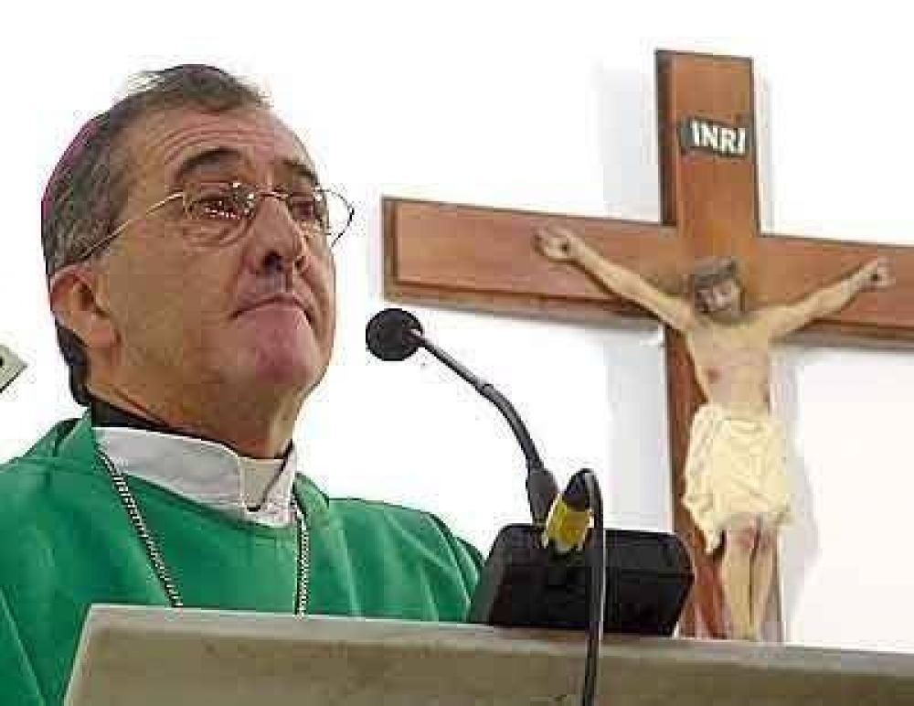 Obispo de Posadas pide que intervenga la justicia y el INADI tras pintadas en la Catedral