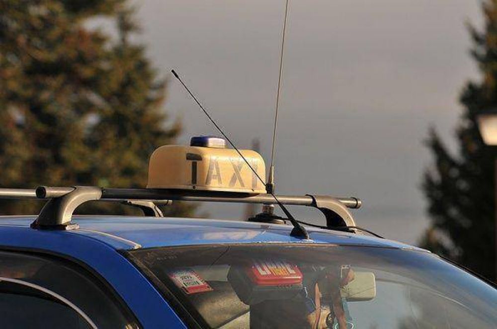 Llaman a audiencia para aumentar la tarifa de taxis