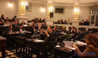 Empr�stitos: Colombi respondi� al PJ y mand� a diputados a debatir al recinto