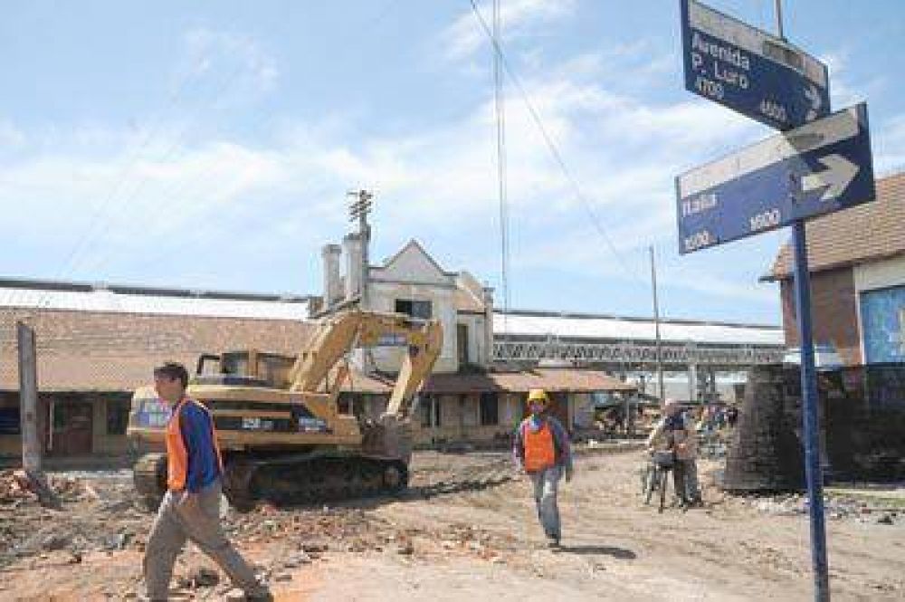 Demolieron locales contiguos a la estaci�n de trenes y ahora se podr� remodelar el lugar