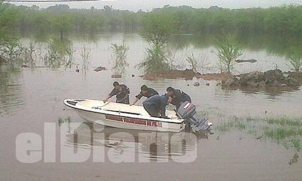 Hay 40 evacuados por la crecida del R�o Luj�n