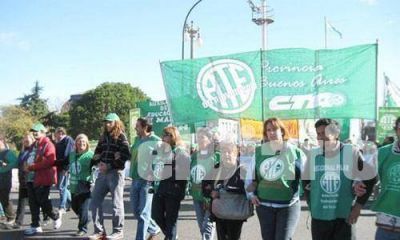 Afiliados de ATE Pilar se movilizan a Plaza de Mayo