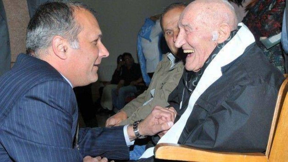 Buzzi particip� este mi�rcoles del homenaje al Padre Juan Corti