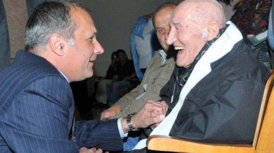 Buzzi particip� este mi�rcoles del homenaje al Padre Juan Corti