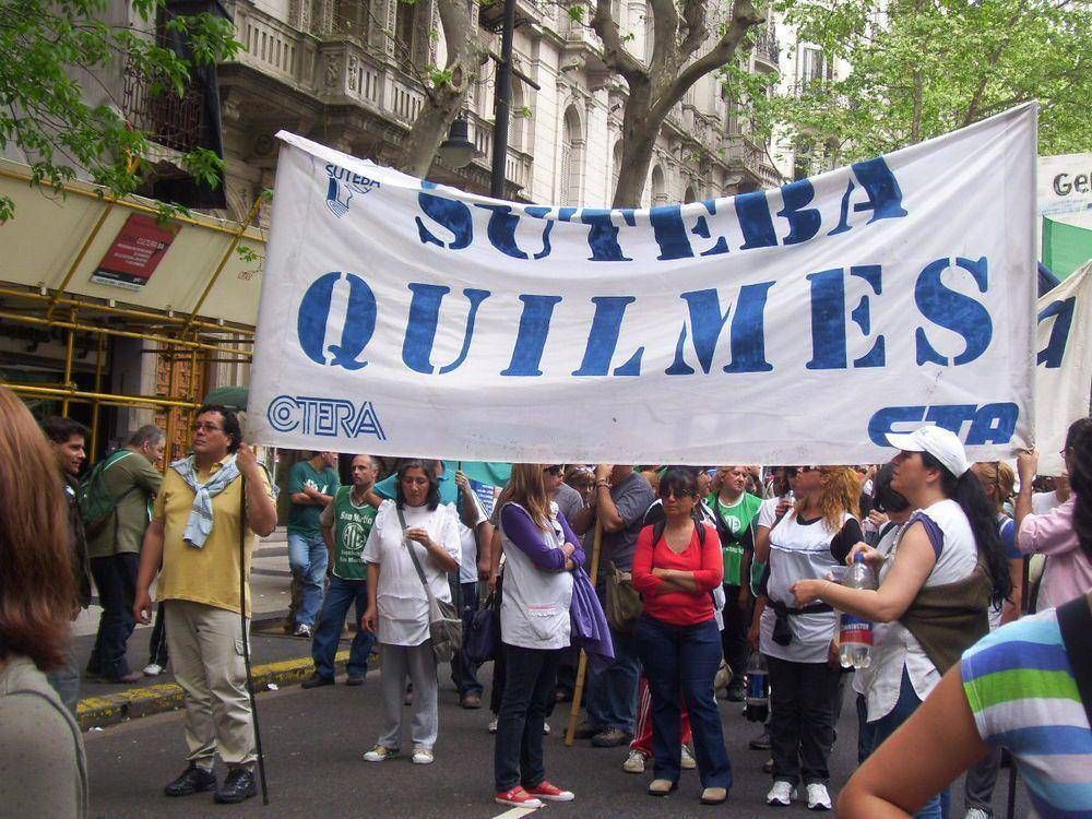 Una divisi�n de Suteba marchar� hoy con Moyano
