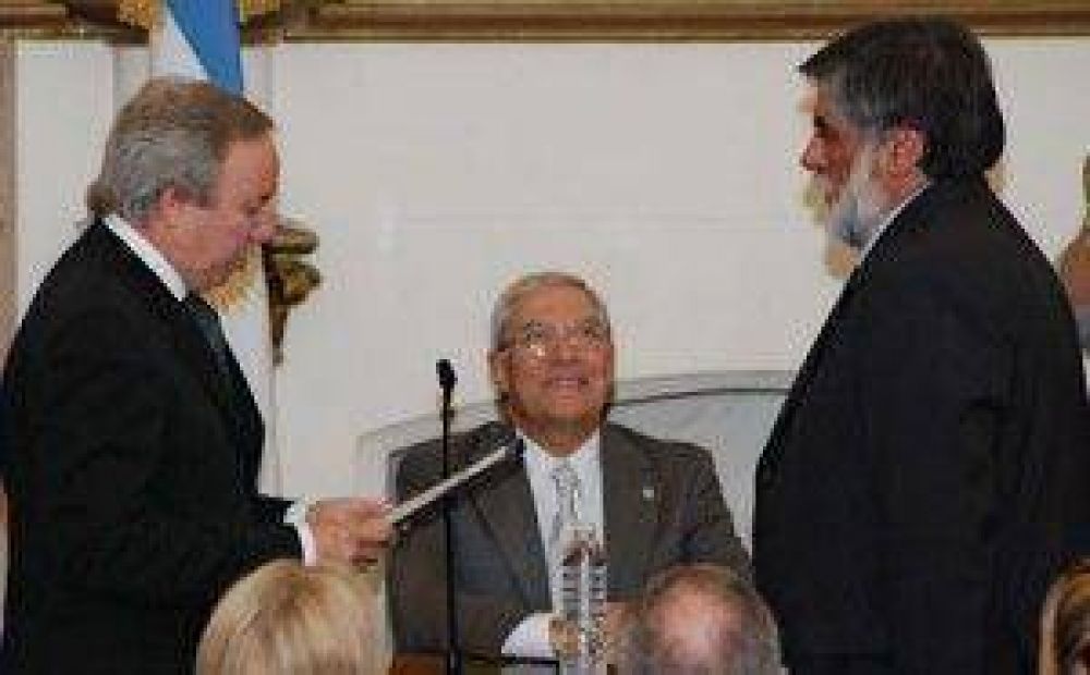 Peralta es el peor gobernador de la historia, seg�n C�rdoba y le pide por Diputados que env�e los fondos