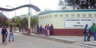 Docentes y alumnos discuten por aranceles