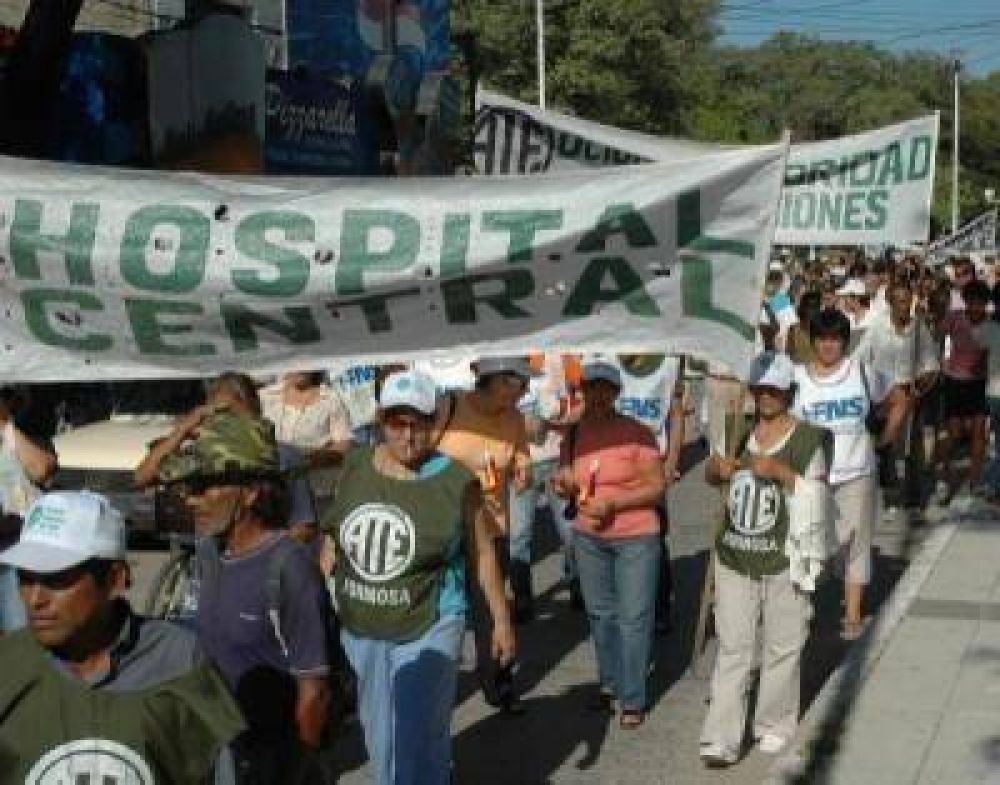 Estatales van hoy a un paro en reclamo de un b�sico de 5.000 pesos. Incluye una "movilizaci�n popular"