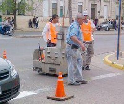Recomenzaron el pintado de sendas peatonales  