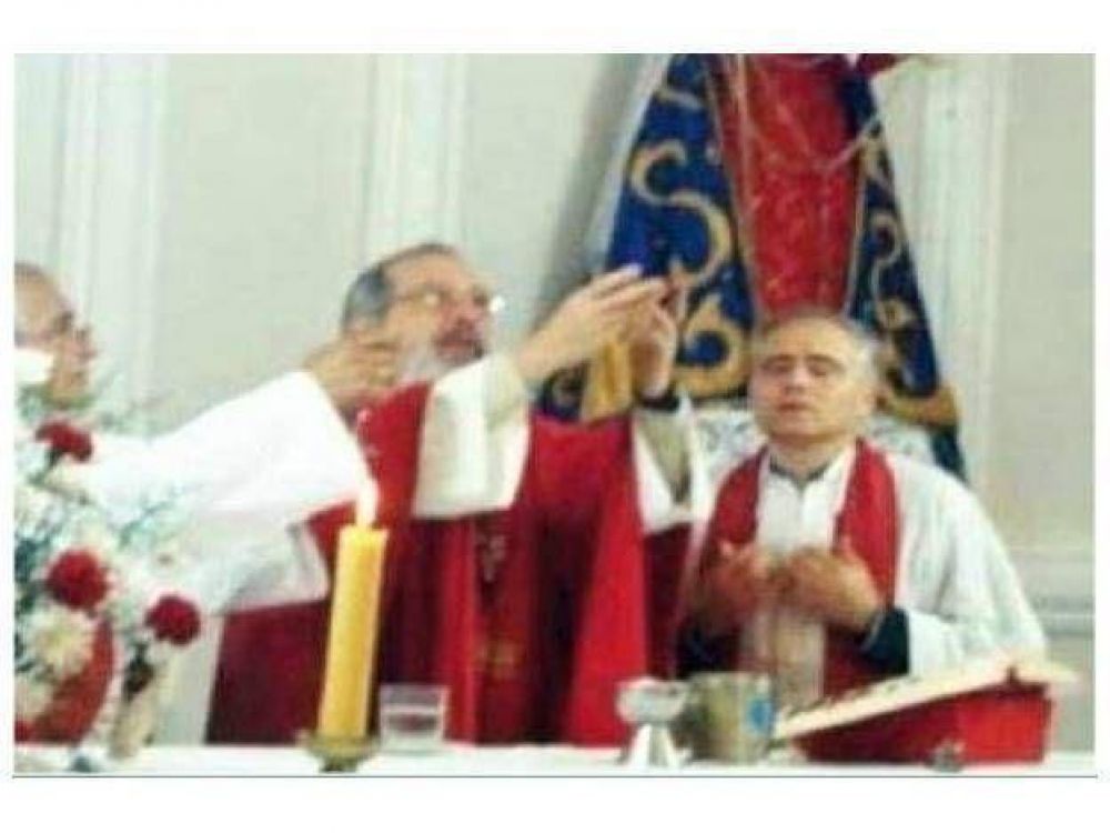 A pesar de las denuncias, Ilarraz sigue ejerciendo el sacerdocio