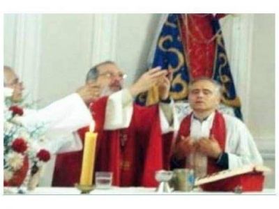 A pesar de las denuncias, Ilarraz sigue ejerciendo el sacerdocio