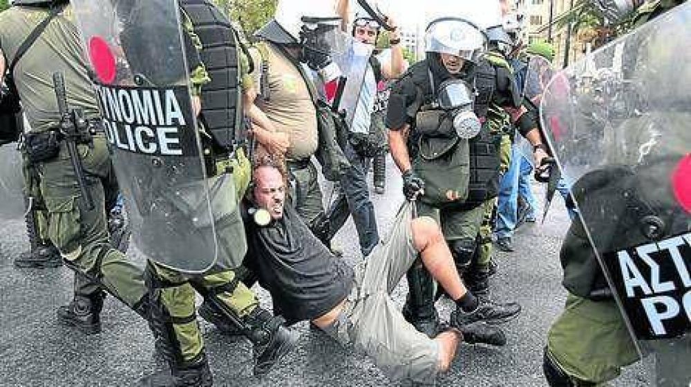 Duras protestas en Grecia por la visita de Merkel