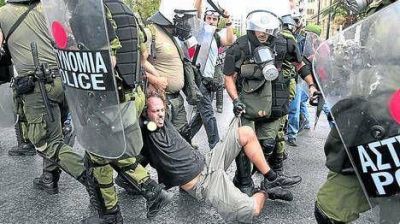 Duras protestas en Grecia por la visita de Merkel