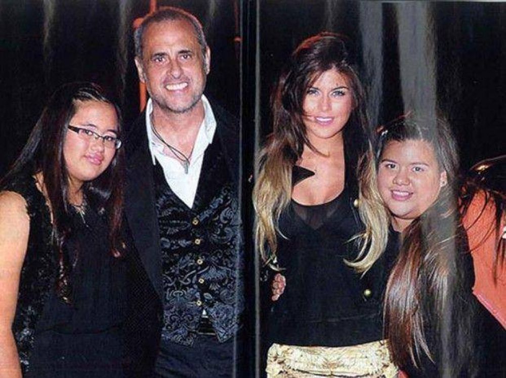 La ex de Rial firm� para que sus hijas vivan con el conductor