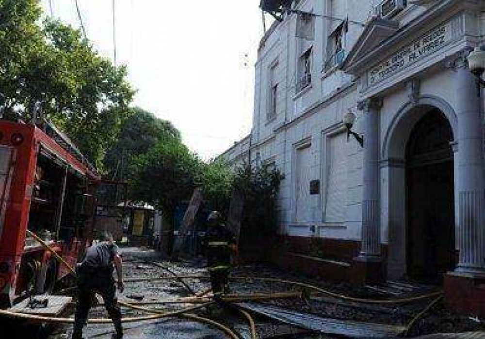 Hospital Alvarez: denuncian falta de obras
