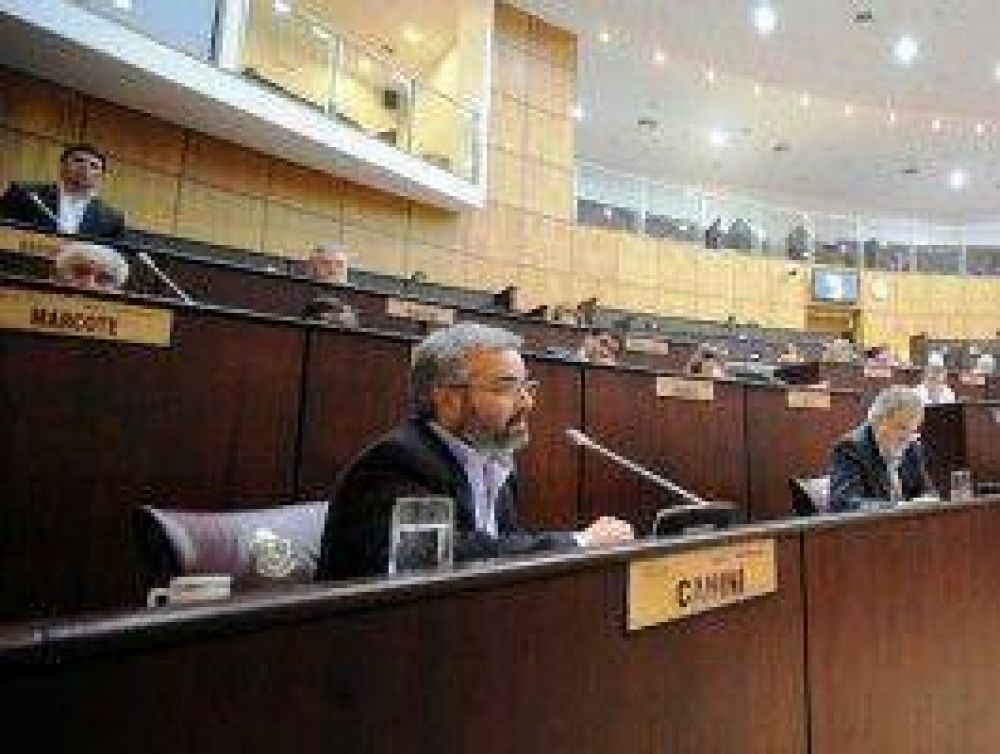 Respaldo a la democracia, pero con matices