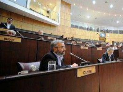 Respaldo a la democracia, pero con matices