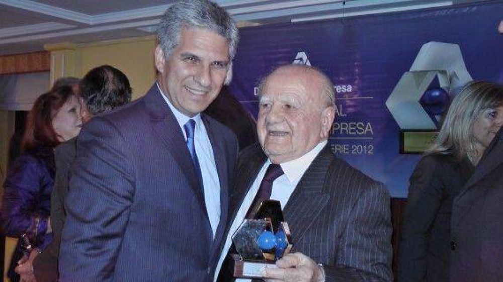 El Gobernador presenci� la entrega del premio ADE 2012 al empresario Efra�n Szuchet