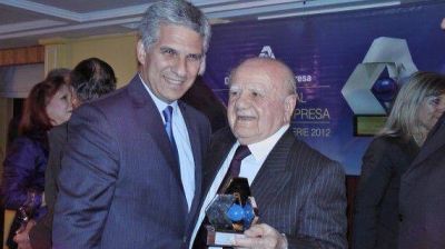 El Gobernador presenci� la entrega del premio ADE 2012 al empresario Efra�n Szuchet