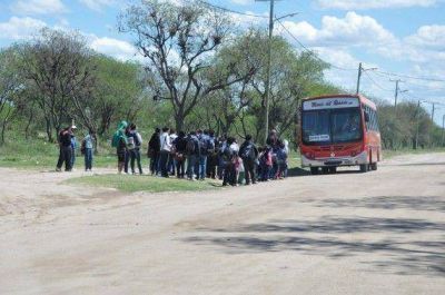 Ya funciona el nuevo sistema especial de transporte que lleva a los alumnos a la escuela Isaac Newton 