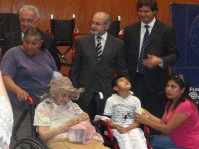 Entregaron sillas de rueda para ni�os y adultos