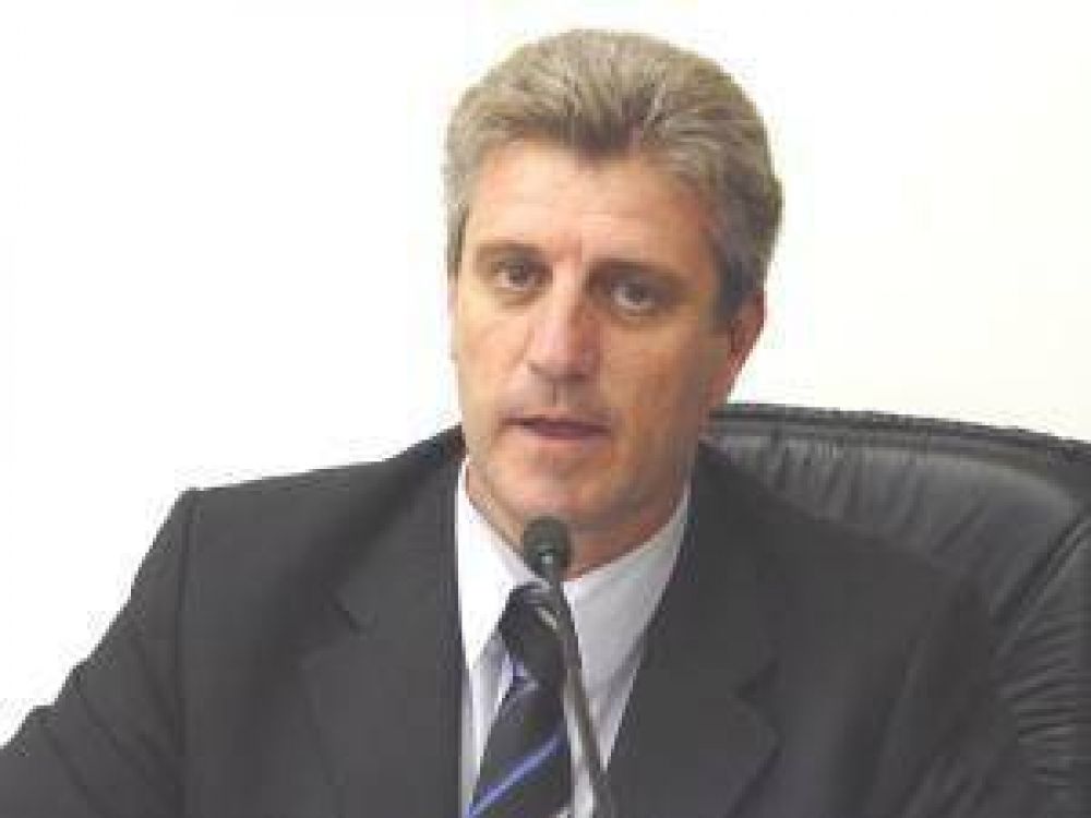 Eliceche tienta a Guinle para enfrentar a Das Neves 