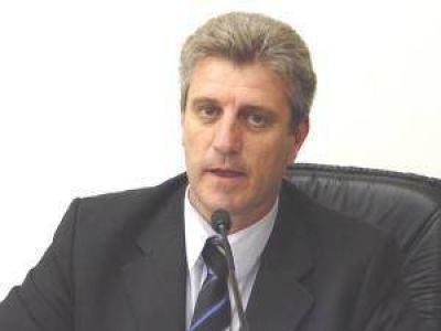 Eliceche tienta a Guinle para enfrentar a Das Neves 