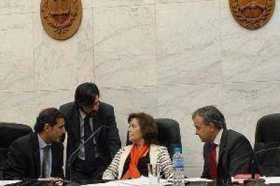 Seria reprimenda del Tribunal a Musa Azar Curi y a su defensor por entorpecer el juicio