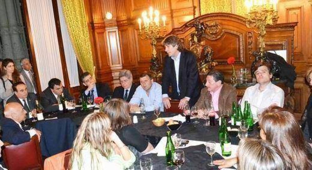 Gonz�lez busca frenar fuga de intendentes al kirchnerismo