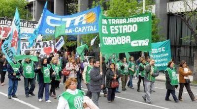 De la Sota defendi� marcha de la CTA, que en C�rdoba lo critic� duramente