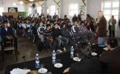 Un gesto a Cristina: hoy aprueban el voto a los 16