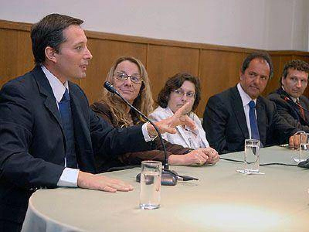  ECHEVERR�A | SALUD    Se firm� el convenio para la construcci�n del nuevo hospital