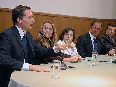  ECHEVERR�A | SALUD    Se firm� el convenio para la construcci�n del nuevo hospital
