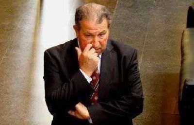 Flores seguir� en el cargo
