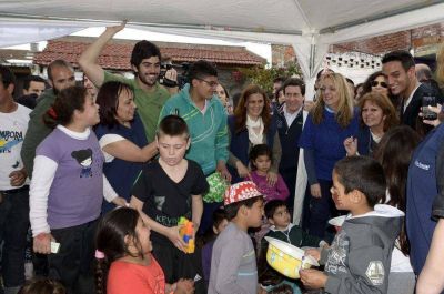D�az P�rez y Alicia Kirchner en jornadas de familia y comunidad