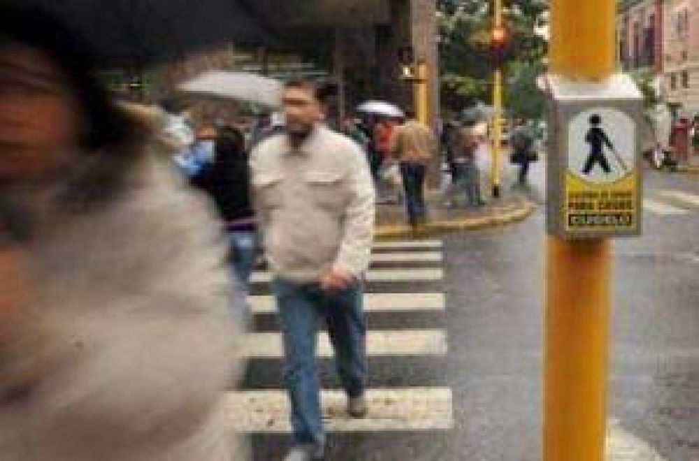 La inclusi�n es ley: sem�foros con sonido para no videntes y asientos para personas obesas en lugares de atenci�n al p�blico