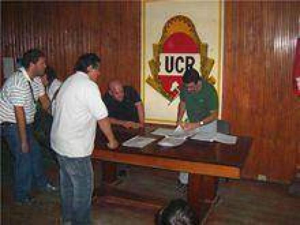 UCR: Cerraron listas para comit�s, convencionales y JR 