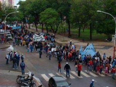 La protesta de CTA y otros sectores instal� piquetes en calles, rutas y el puente Belgrano