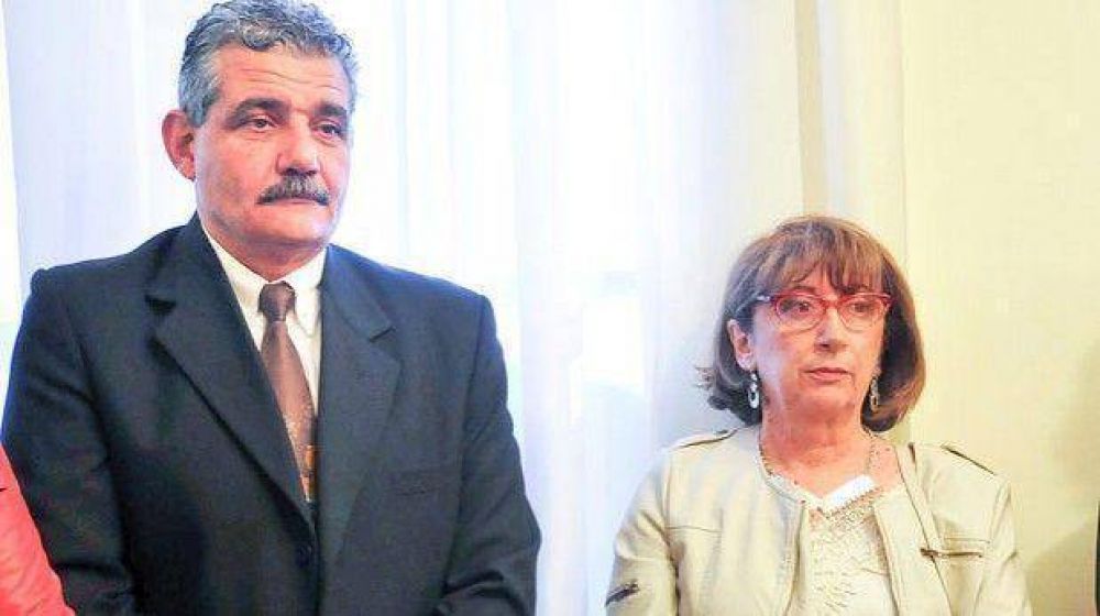 Buzzi tom� juramento a dos nuevos funcionarios