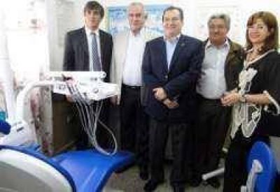 Entregaron sillones odontol�gicos y equipos de radiolog�a