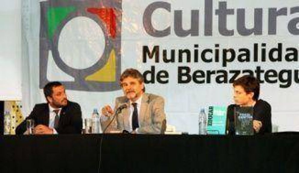 Daniel Filmus present� su libro "Educar para una sociedad m�s justa"
