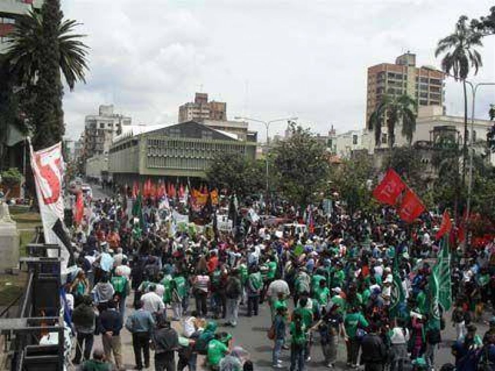 Trabajadores movilizaron  Por mejoras salariales 
