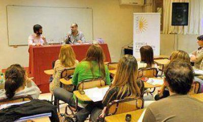 Nutrida participaci�n en el inicio del ciclo Letras en la Universidad 